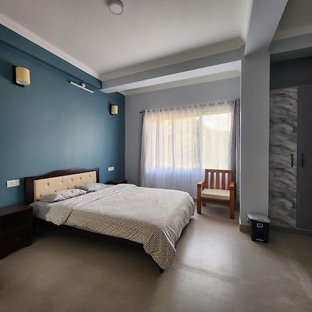 Cafe Sola Bnb Шилонг Екстериор снимка