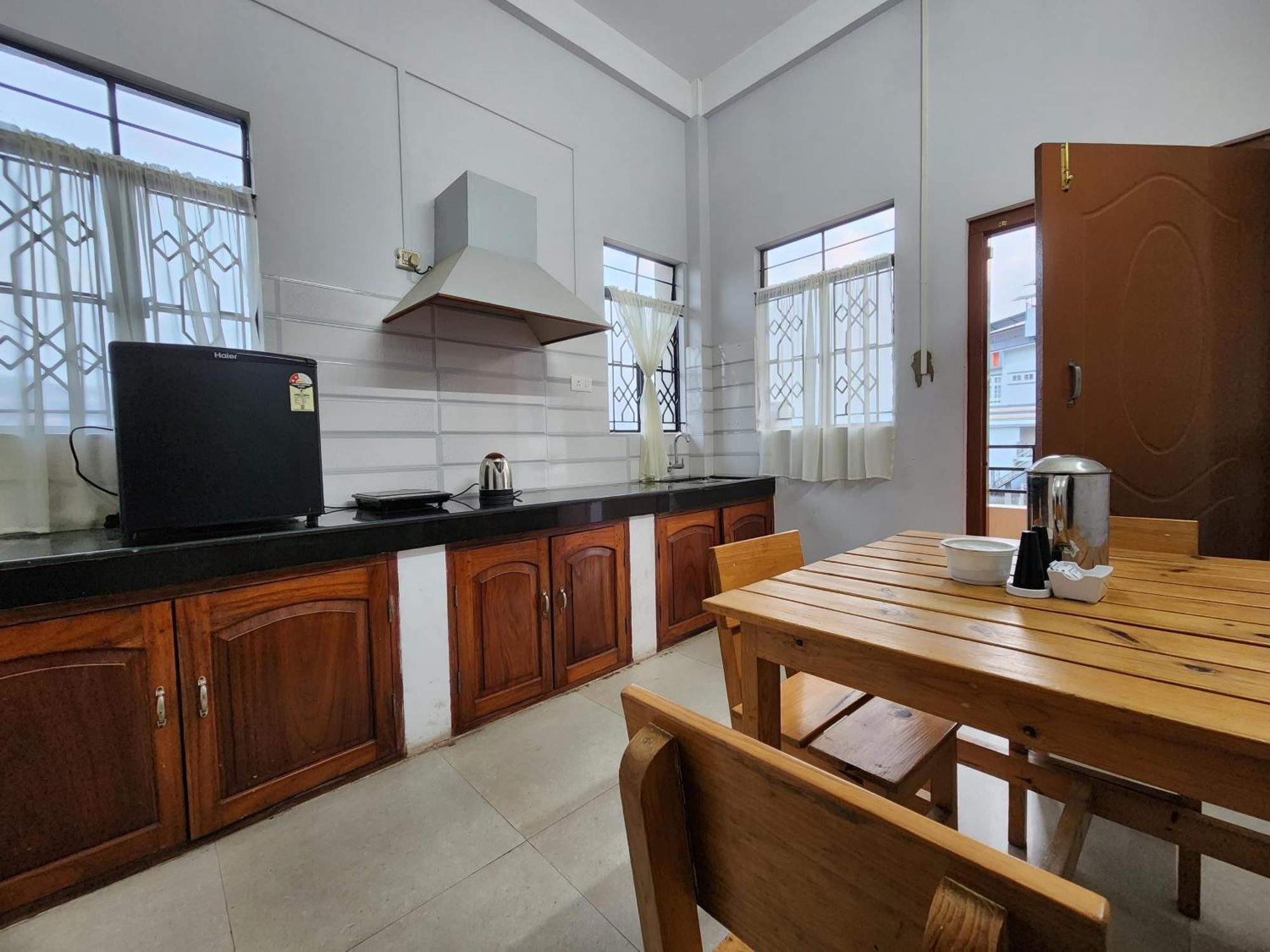 Cafe Sola Bnb Шилонг Екстериор снимка