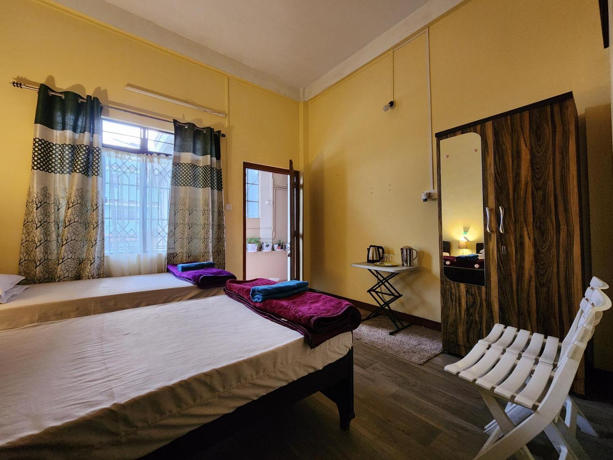 Cafe Sola Bnb Шилонг Екстериор снимка