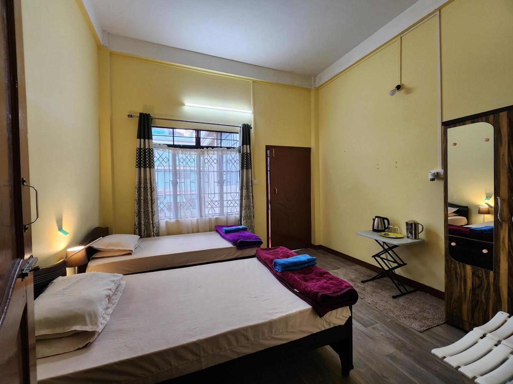 Cafe Sola Bnb Шилонг Екстериор снимка