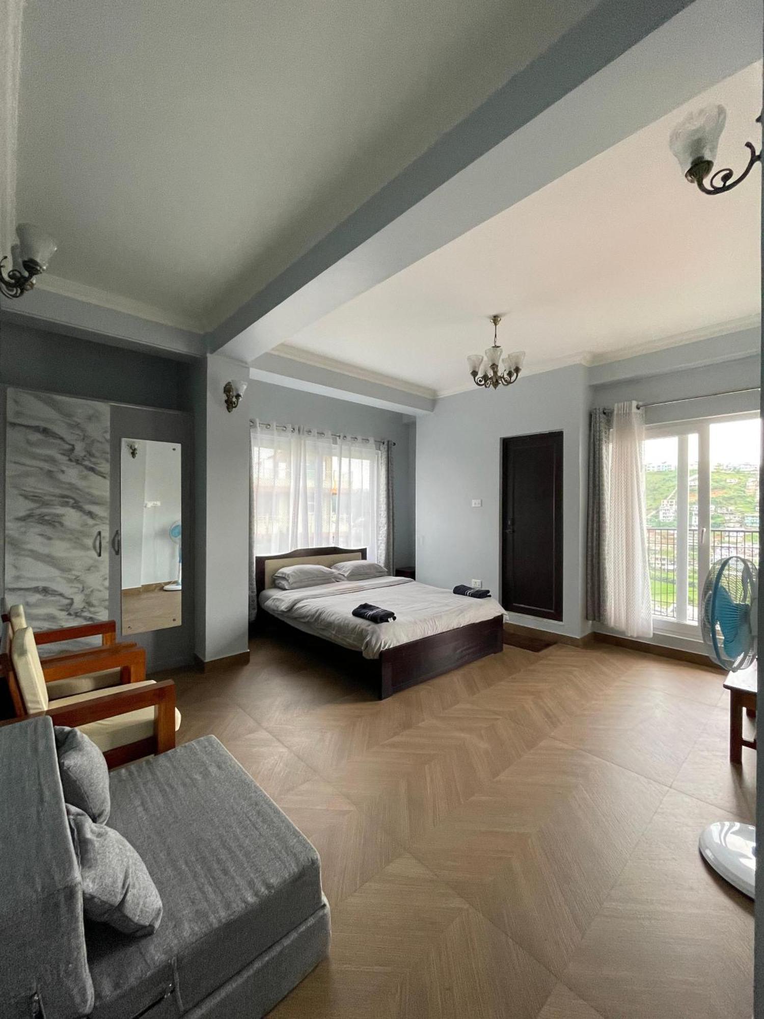 Cafe Sola Bnb Шилонг Екстериор снимка