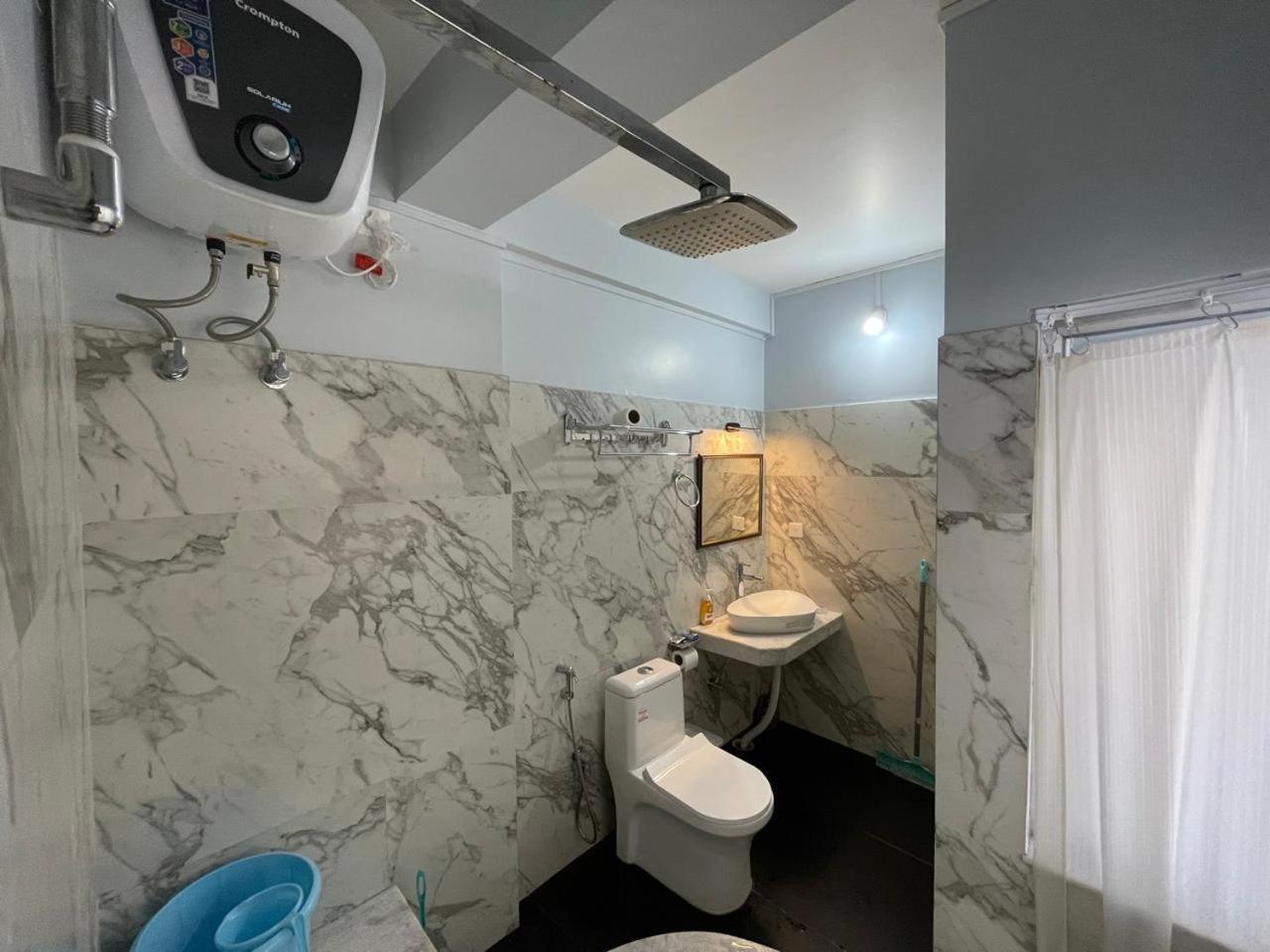 Cafe Sola Bnb Шилонг Екстериор снимка