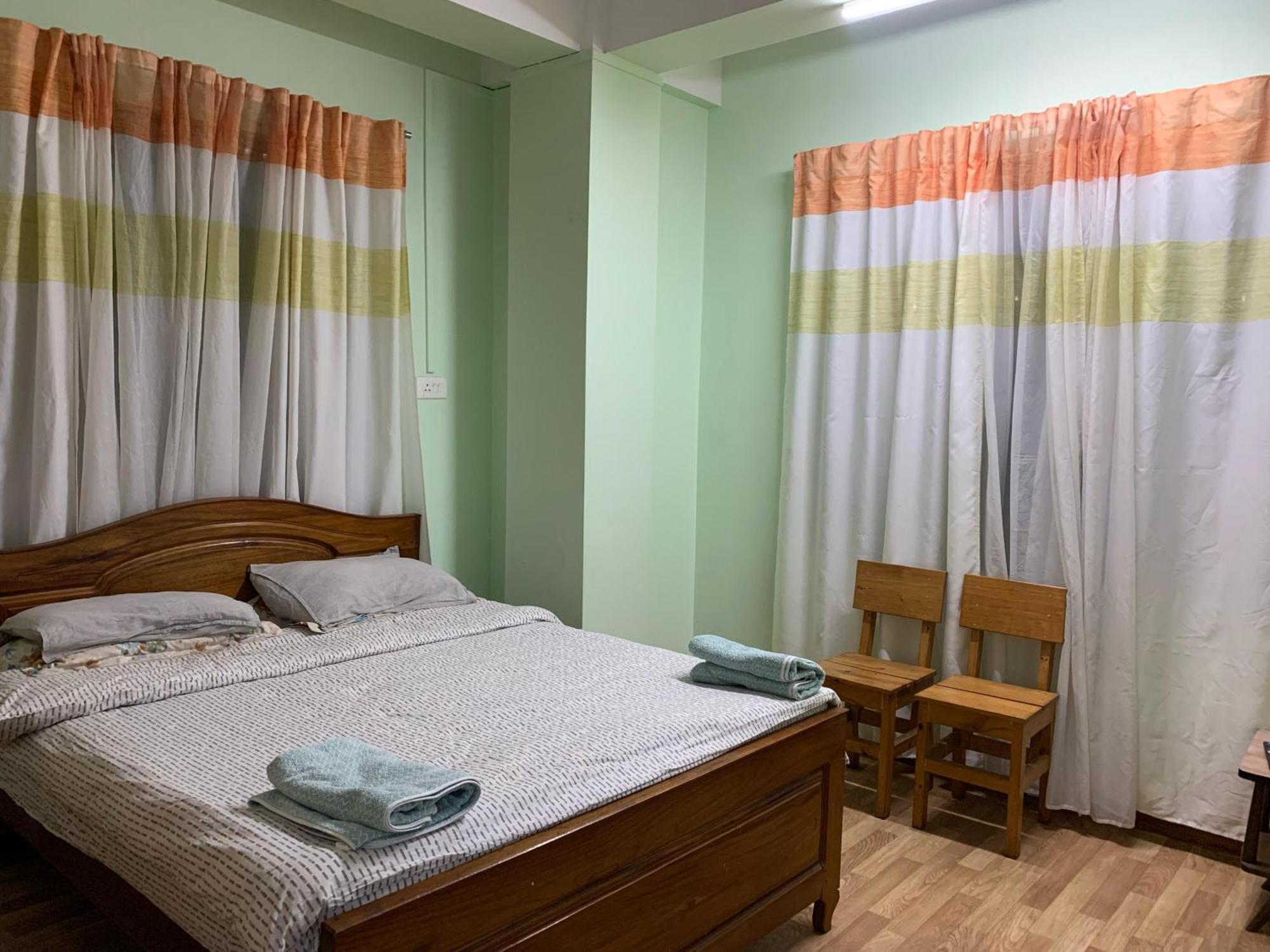 Cafe Sola Bnb Шилонг Стая снимка